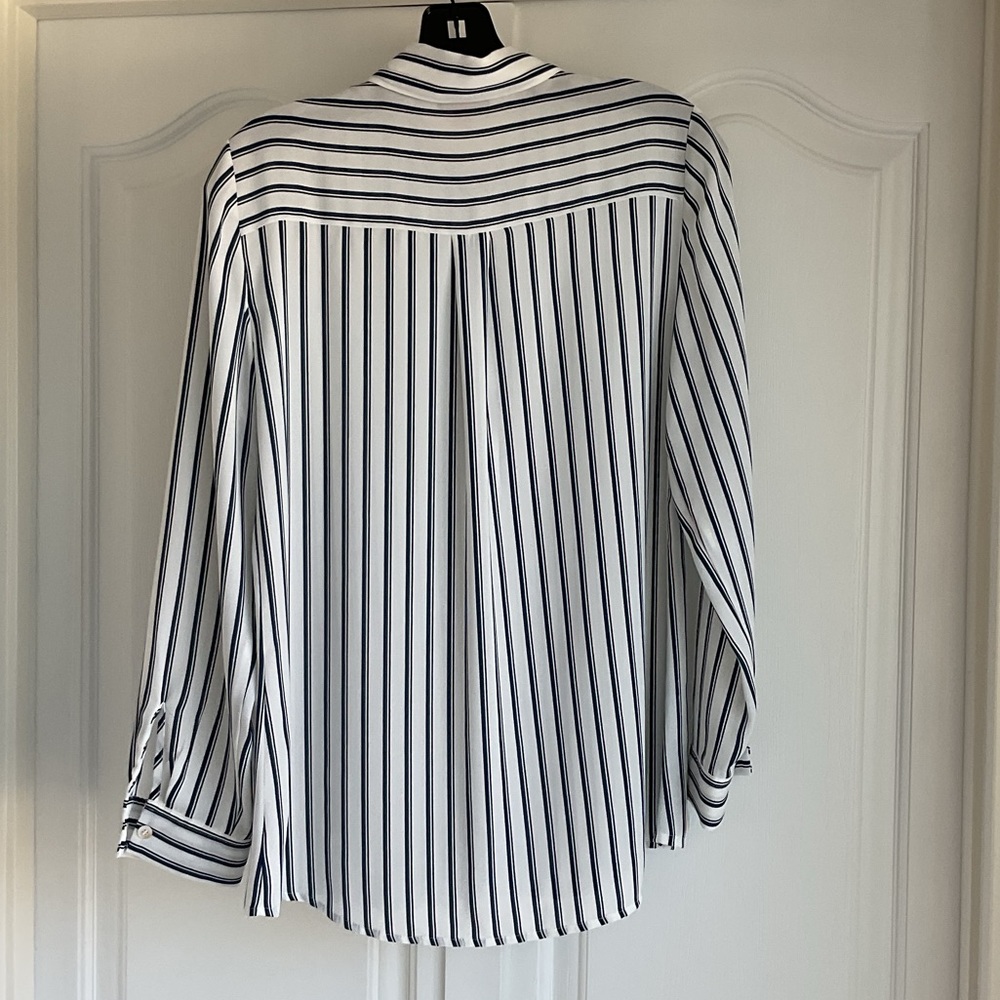 🌈 Vince Camuto women’s Stripe Blouse - Picture 3 of 7